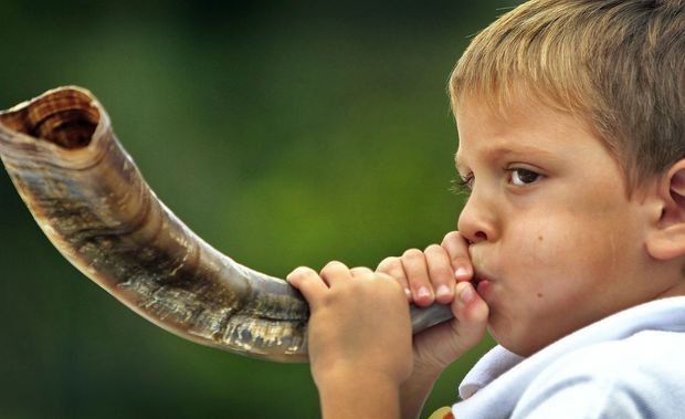 child+blowing+shofar.jpg